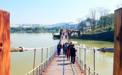 泰安樓客家文化園4A景區(qū)吸引不少游客游玩。