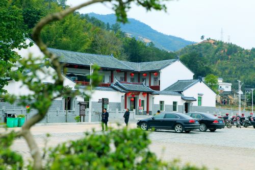 李光耀祖居3A旅游景區(qū)游人紛至沓來。